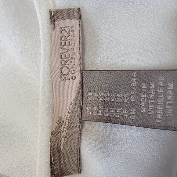 Forever 21 Size XS White Flutter Sleeve Blouse, Excellent Used Condition - Picture 10 of 11